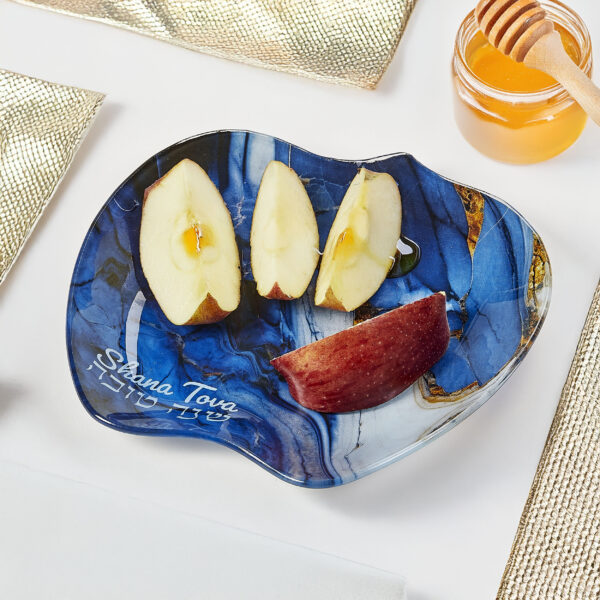 Rosh Hashanah Glass Apple Plate with Blue Marble Design - Image 3